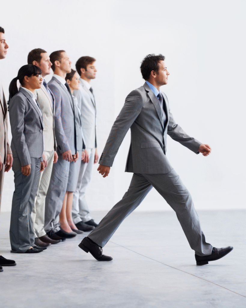 o primeiro passo para chegar a algum lugar é decidir que você não vai ficar onde está